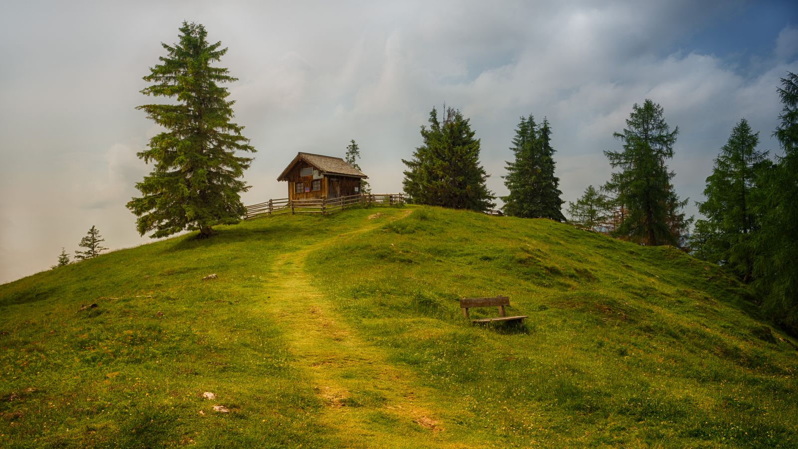 Cabane isolée sur un terrain en zone naturelle N du PLU, non constructible